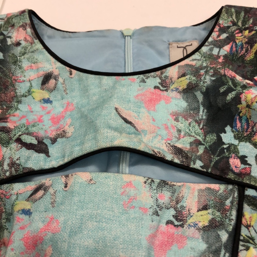 Tristan 1 Dress Floral light blue multi Cutout split hem Excellent Condition - Picture 2 of 8